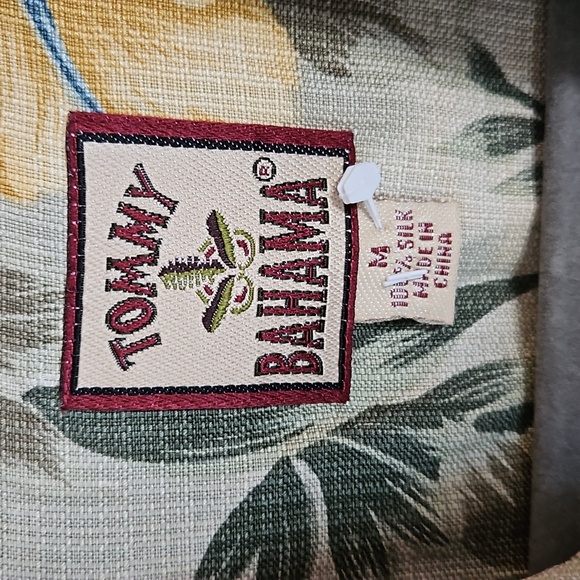 Vintage Tommy Bahama mens Hawaiian Shirt Hibiscus print size Medium - Picture 2 of 3